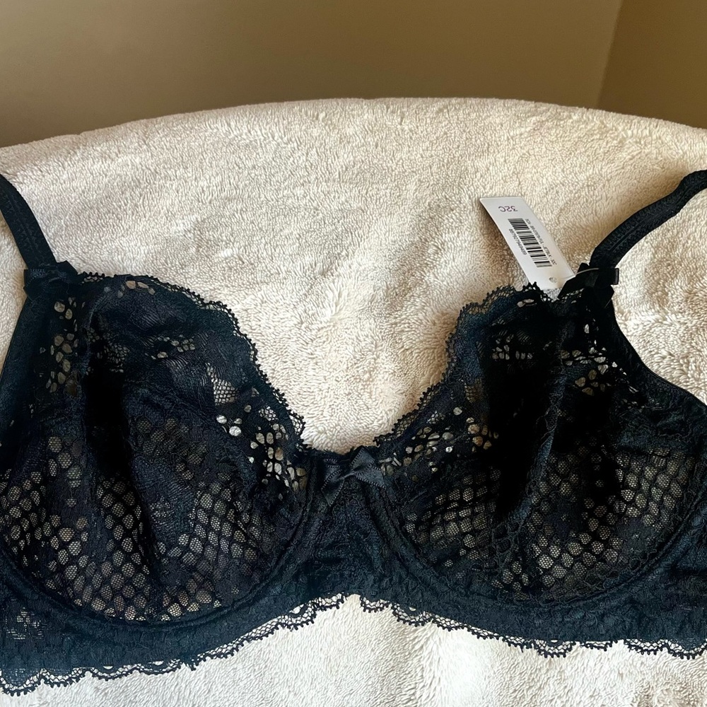 Adore Me (NWT) 32 C black lace floral bra - clothes